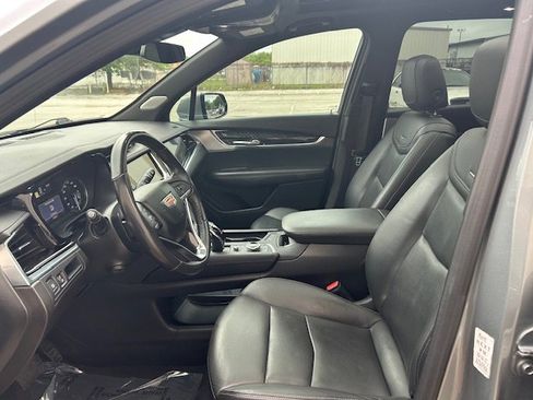 Used 2023 Cadillac XT6 Premium Luxury FWD image 10
