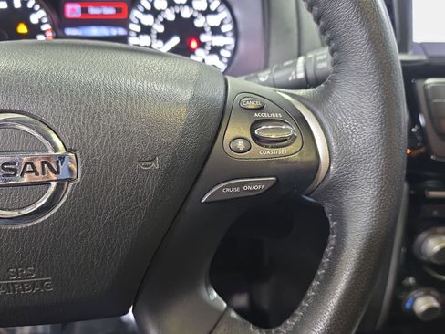 Used 2020 Nissan Pathfinder SV image 17