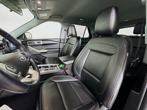 Used 2022 Ford Explorer XLT w/ Equipment Group 202A image 21