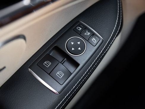 Used 2013 Mercedes-Benz SLK 250 image 22