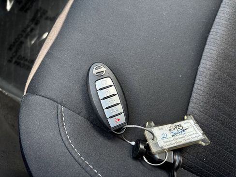 Used 2025 Nissan Altima 2.5 SV FWD image 21