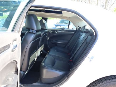 Used 2016 Chrysler 300 Limited RWD image 21