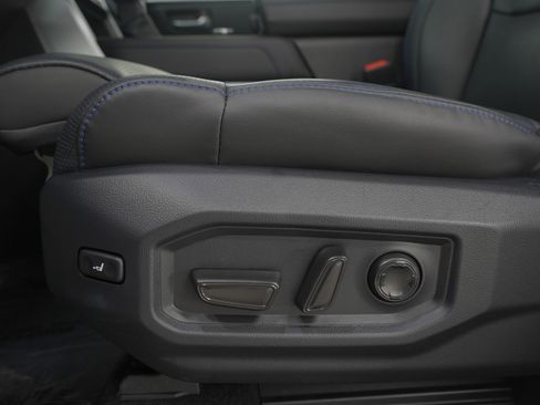 Used 2025 Toyota Sequoia Platinum image 29