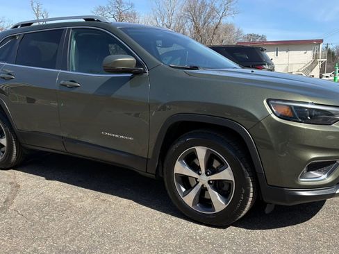 Used 2019 Jeep Cherokee Limited image 12