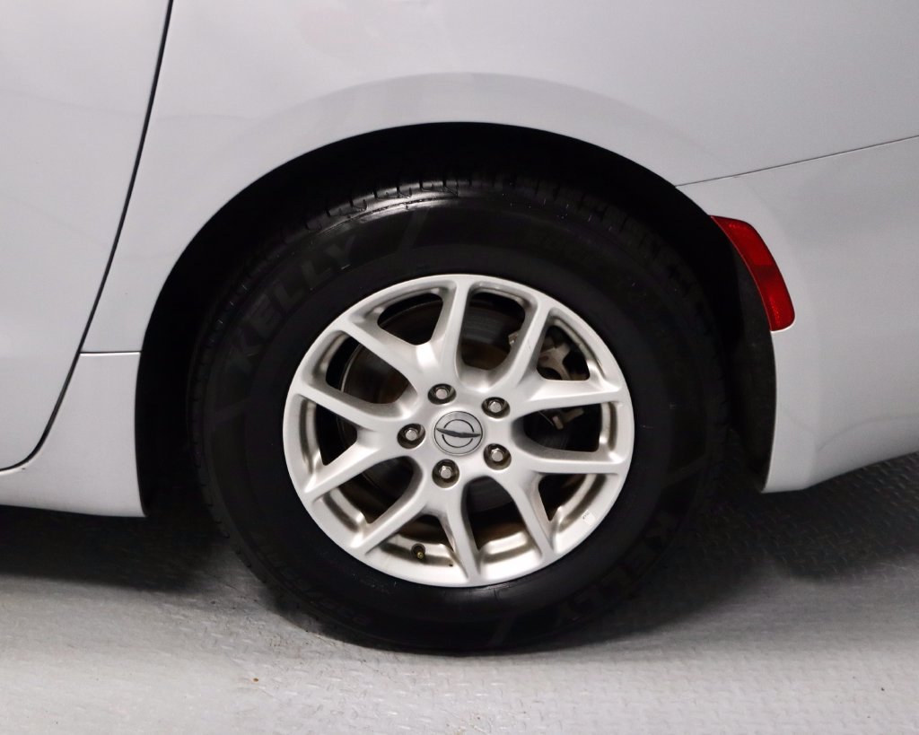 Used 2023 Chrysler Voyager LX FWD image 18
