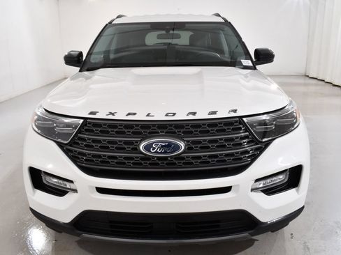 Used 2024 Ford Explorer XLT w/ Equipment Group 202A AWD/4WD image 3
