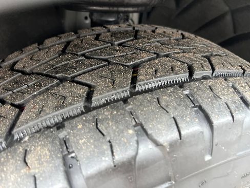 Used 2023 GMC Acadia AT4 w/ Technology Package image 28