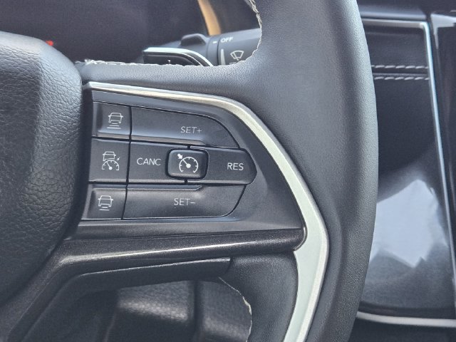 Used 2023 Jeep Grand Cherokee Altitude AWD/4WD image 27