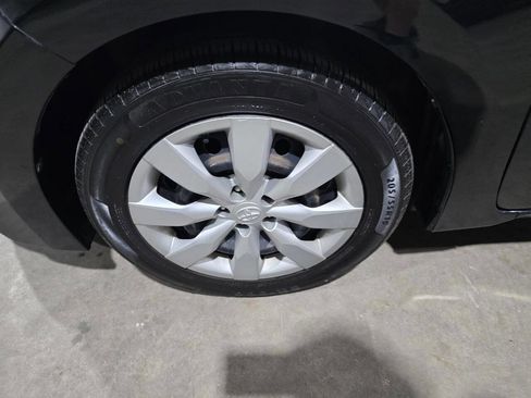 Used 2016 Toyota Corolla LE FWD image 23