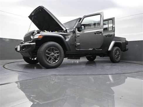 New 2025 Jeep Gladiator Sport image 27