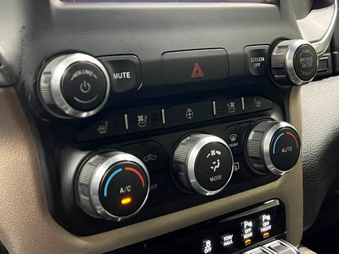 Used 2019 RAM 1500 Laramie w/ Sport Appearance Package AWD/4WD image 25