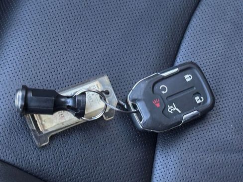 Used 2024 GMC Terrain SLT image 21