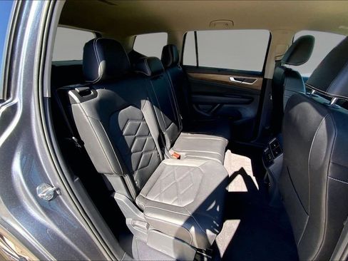 Certified 2025 Volkswagen Atlas SE FWD image 26