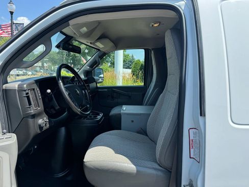 Used 2021 Chevrolet Express 2500 w/ Driver Convenience Package RWD image 15