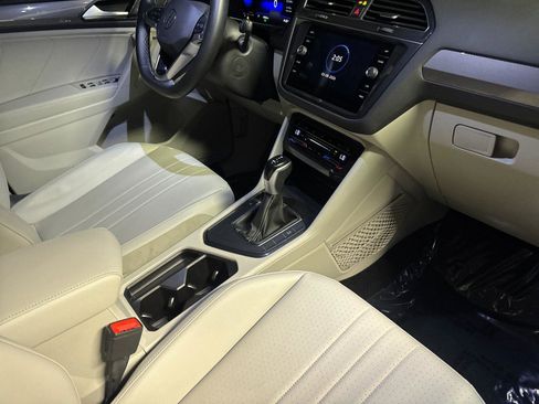 Used 2023 Volkswagen Tiguan SE FWD image 14