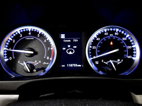 Used 2018 Toyota Highlander XLE AWD/4WD image 23