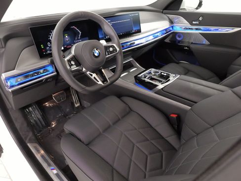 Used 2025 BMW 740i xDrive w/ Executive Package AWD/4WD image 32