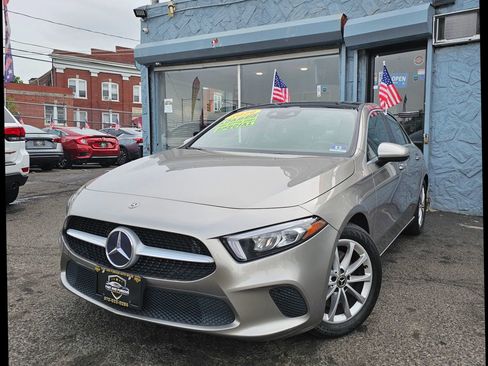 Used 2019 Mercedes-Benz A 220 4MATIC w/ Premium Package image 4