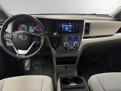 Used 2016 Toyota Sienna LE AWD/4WD image 10