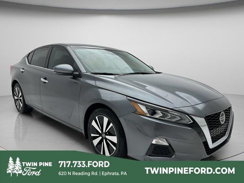 Used 2021 Nissan Altima 2.5 SV w/ SV Premium Package FWD image 1