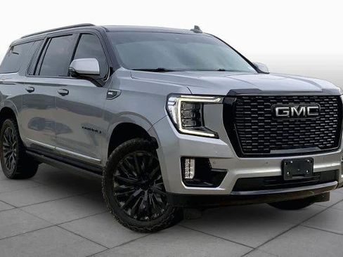 Used 2024 GMC Yukon XL Denali AWD/4WD image 3