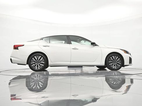 Certified 2025 Nissan Altima 2.5 SV FWD image 38