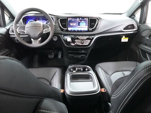 New 2027 Chrysler Pacifica Select FWD image 9