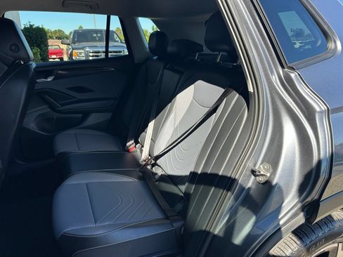 Used 2026 Volkswagen Tiguan SE AWD/4WD image 38
