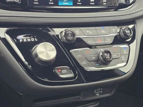 New 2026 Chrysler Pacifica Select w/ S Appearance Package image 12