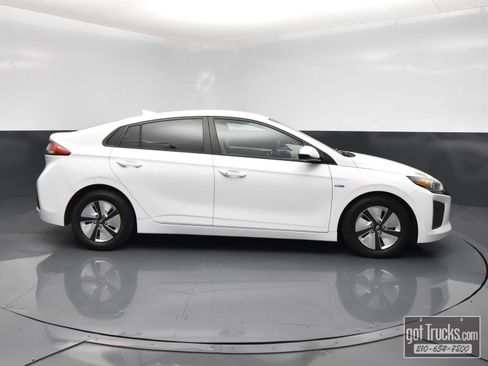 Used 2018 Hyundai Ioniq Blue FWD image 46
