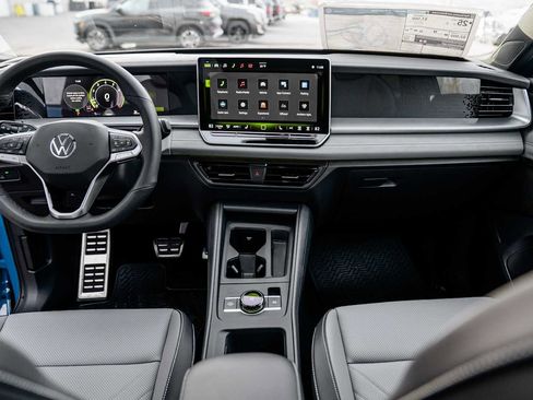 New 2026 Volkswagen Tiguan SE R-Line image 10