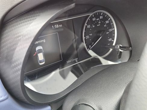 Used 2024 Nissan Versa SV FWD image 6