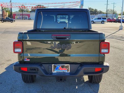 Used 2021 Jeep Gladiator Sport image 6