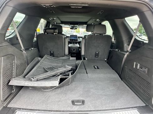 Used 2023 Chevrolet Tahoe Z71 w/ Luxury Package image 9