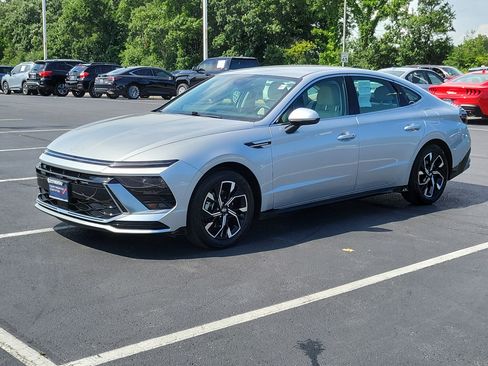 Used 2025 Hyundai Sonata SEL FWD image 3