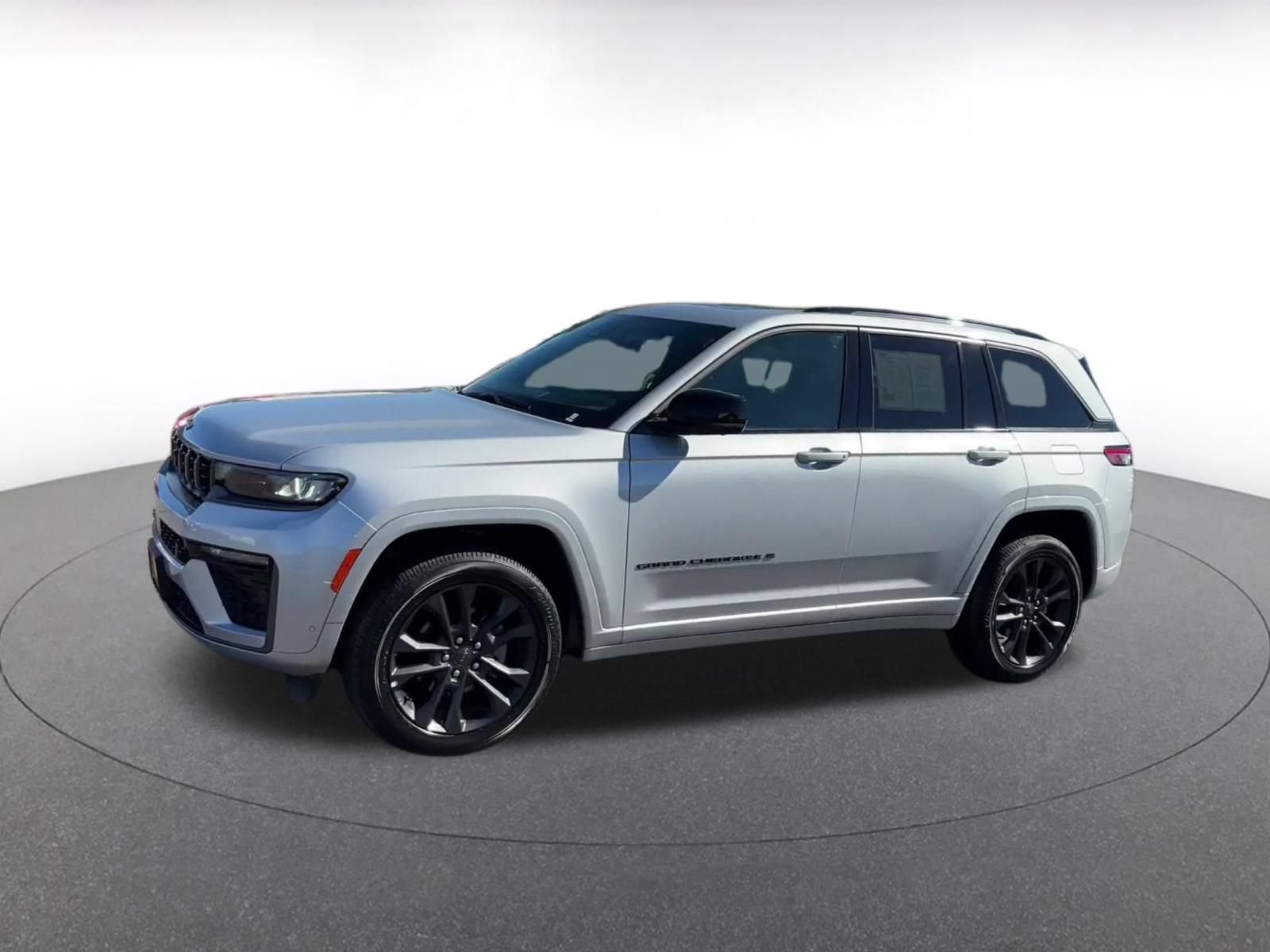 Used 2026 Jeep Grand Cherokee Limited AWD/4WD image 7