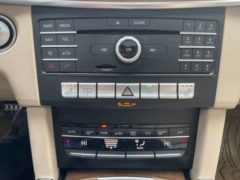 Used 2016 Mercedes-Benz E 350 E 350 4MATIC AWD 4dr Sedan image 38