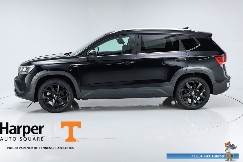 Used 2023 Volkswagen Taos SE w/ Panoramic Sunroof Package AWD/4WD image 2