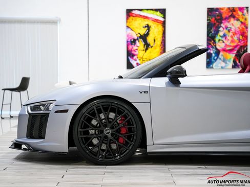 Used 2018 Audi R8 V10 w/ Carbon Exterior Package AWD/4WD image 13