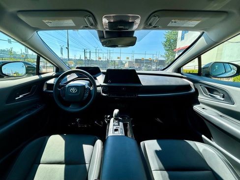 Certified 2024 Toyota Prius XLE FWD image 18