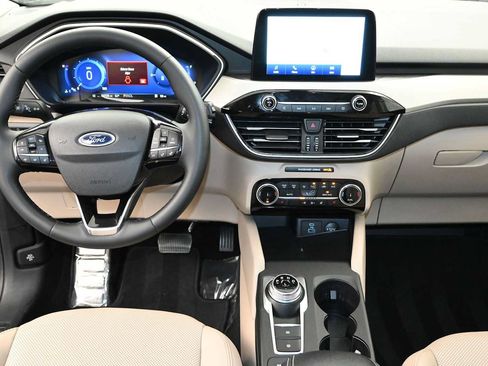 Certified 2022 Ford Escape SEL w/ Technology Package AWD/4WD image 17