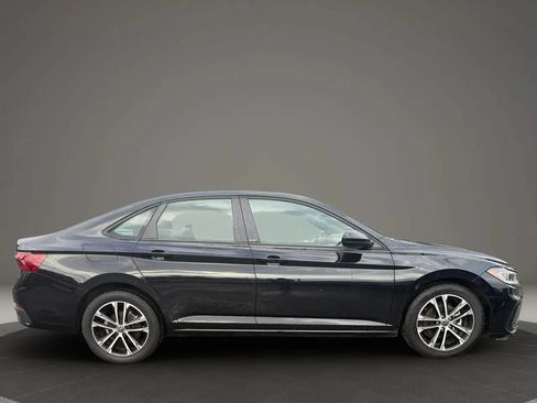 Used 2025 Volkswagen Jetta Sport FWD image 4