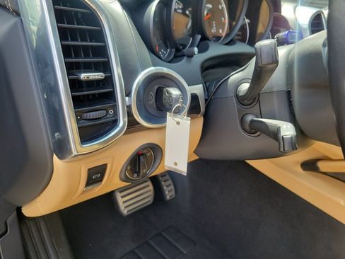 Used 2014 Porsche Cayenne AWD/4WD image 27
