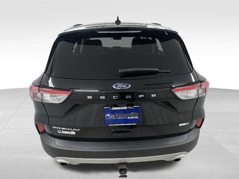 Used 2020 Ford Escape Titanium image 4