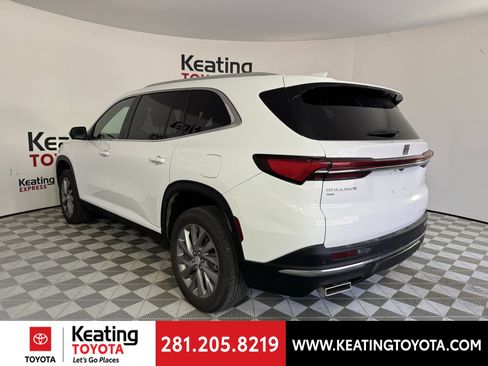 Used 2025 Buick Enclave Preferred AWD/4WD image 7