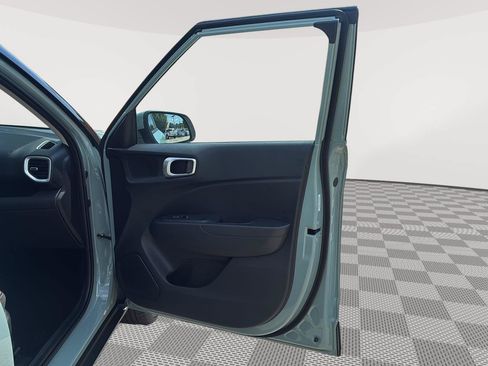 Used 2026 Hyundai Venue SEL FWD image 11