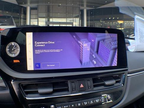 Certified 2025 Lexus ES 300h w/ Premium Package image 18