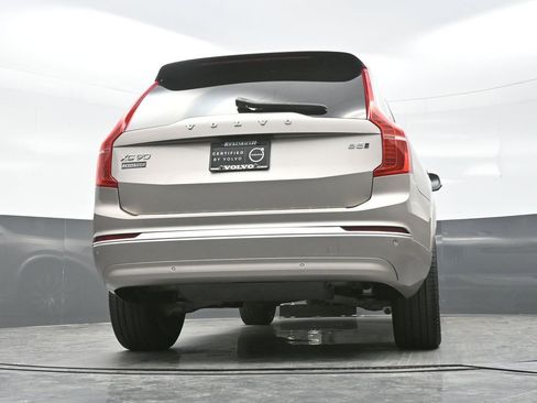 Used 2024 Volvo XC90 B5 Core image 17