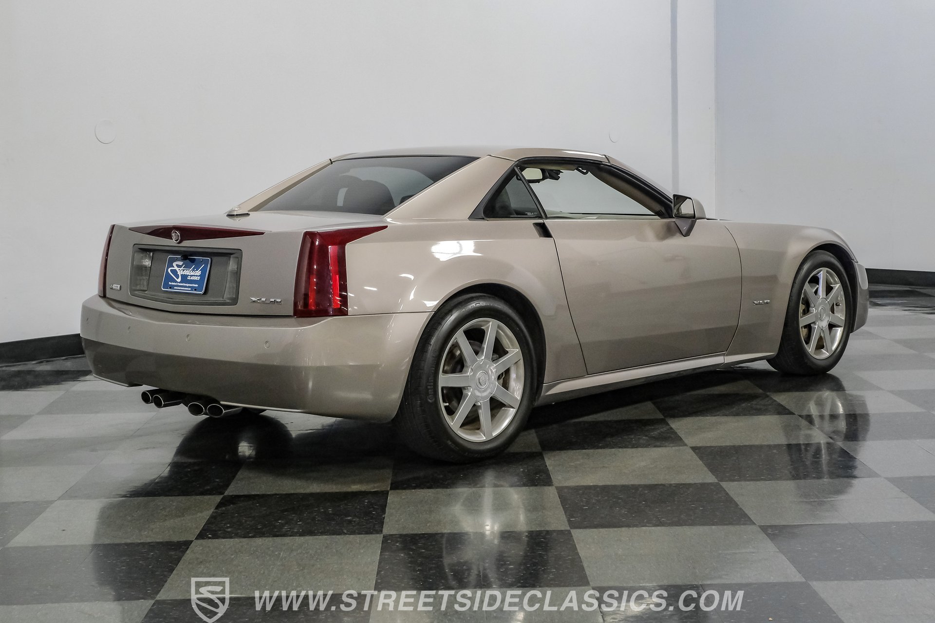 Used 2005 Cadillac XLR RWD image 12