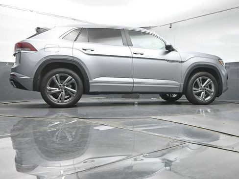 Used 2024 Volkswagen Atlas Cross Sport SEL R-Line AWD/4WD image 40